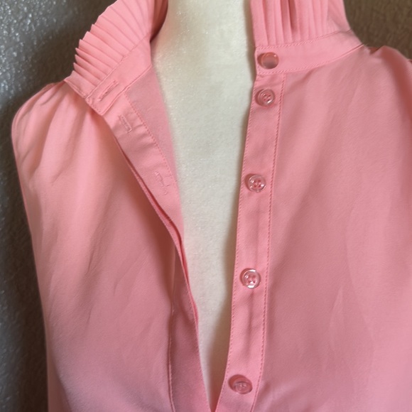 size 6 - JCrew - peach color sleeveless button down blouse with ruffle neck EUC - Picture 6 of 7